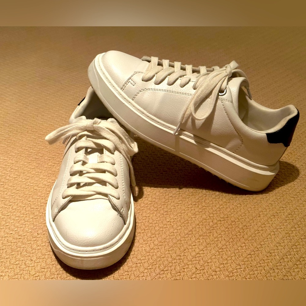 Steve Madden’s Charlie lace-up sneakers